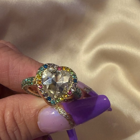 Kurt Geiger Rainbow Crystal Heart Cocktail Ring in Gold Tone Sz 7. New - Picture 4 of 7